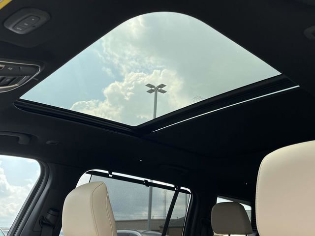 New 2025 Jeep Grand Cherokee L Limited w/ Luxury Tech Group II image 11