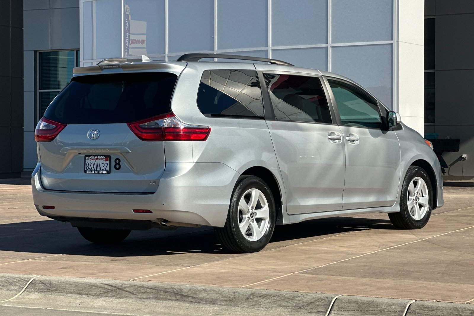 Used 2020 Toyota Sienna LE FWD image 4