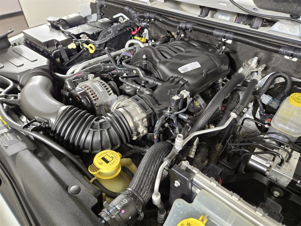 Used 2018 Jeep Wrangler Unlimited Sahara w/ Connectivity Group image 22