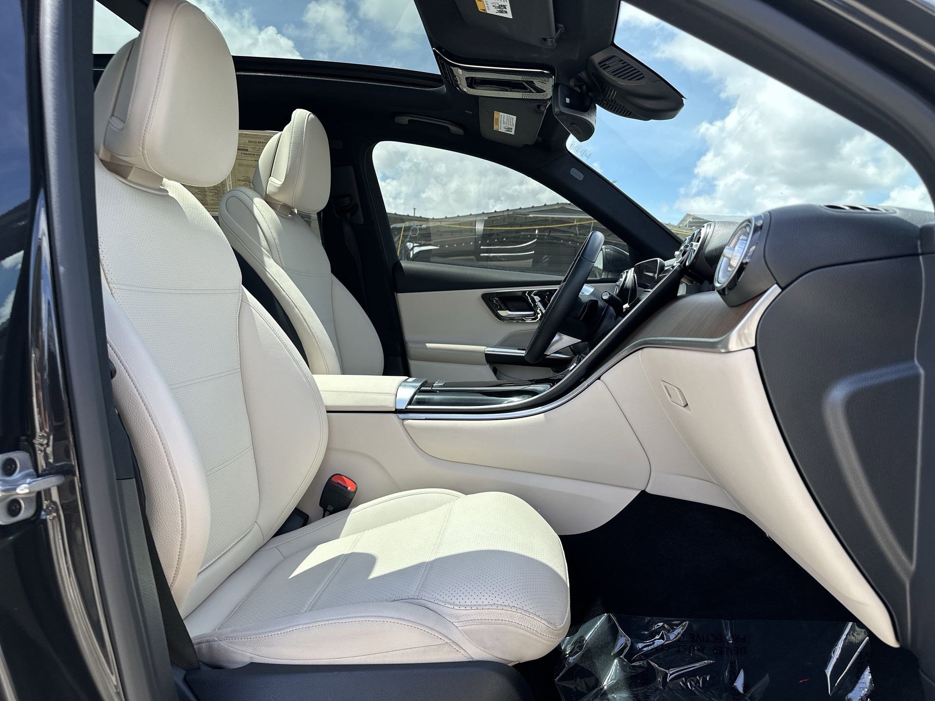 Used 2025 Mercedes-Benz GLC 300 image 25
