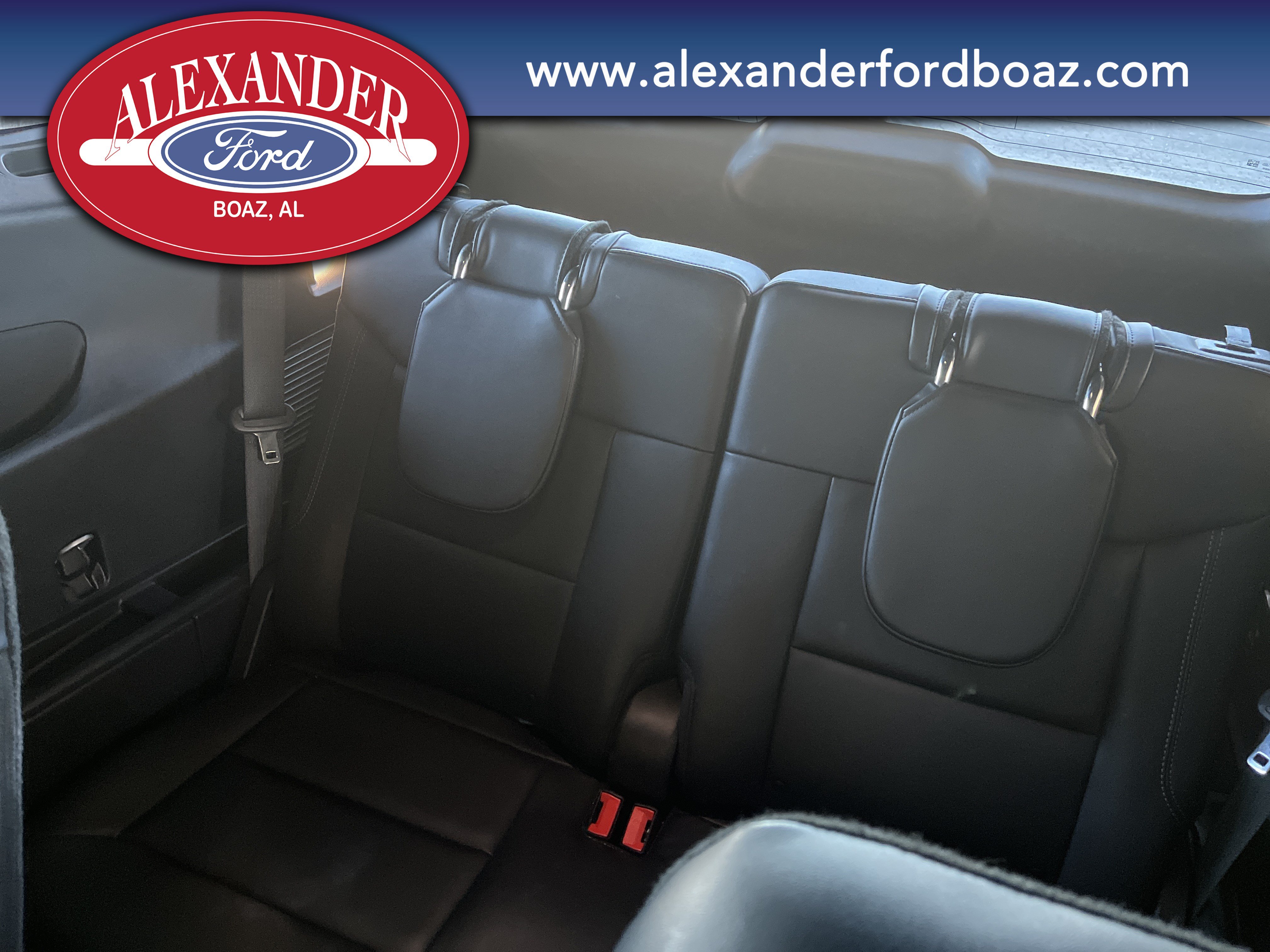 Used 2023 Ford Explorer XLT w/ Equipment Group 202A AWD/4WD image 18