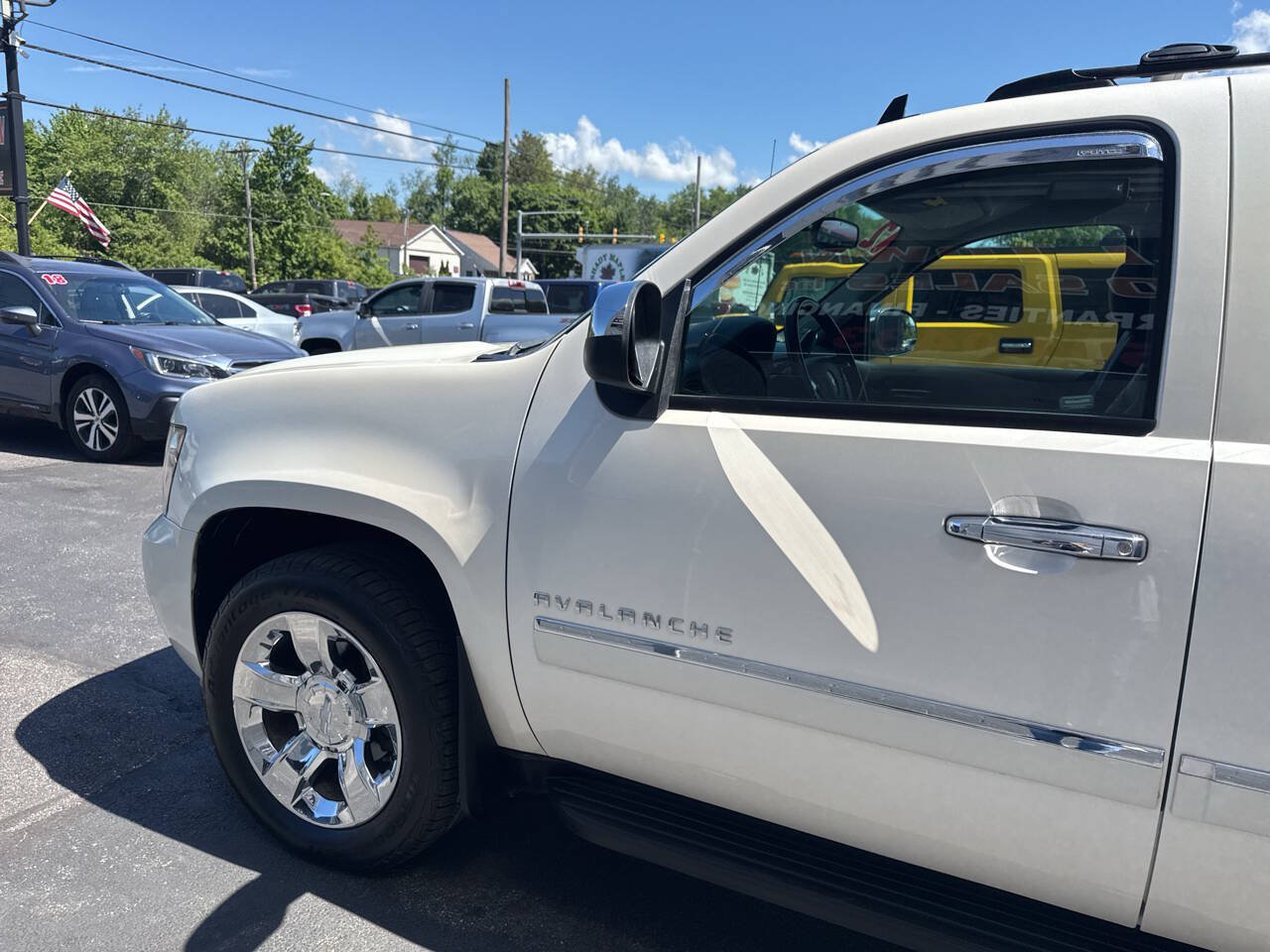 Used 2012 Chevrolet Avalanche LTZ AWD/4WD image 5