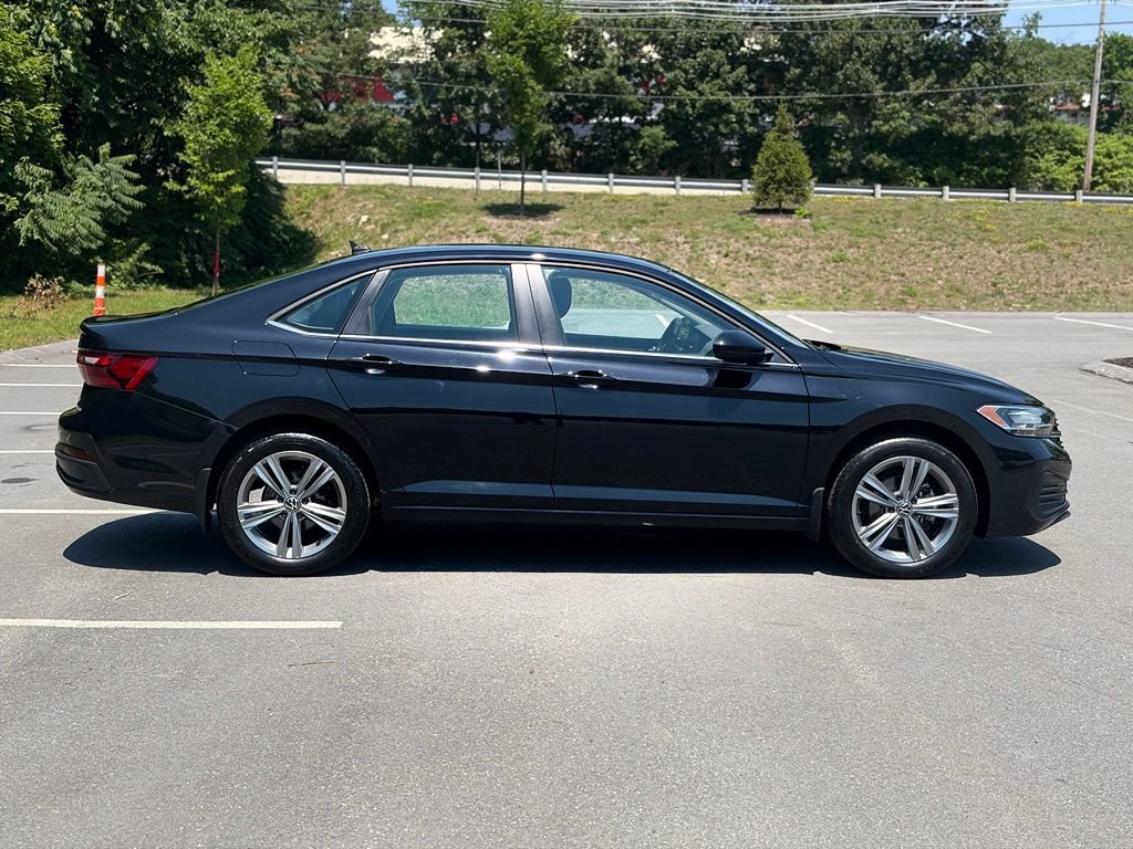Used 2024 Volkswagen Jetta SE FWD image 7