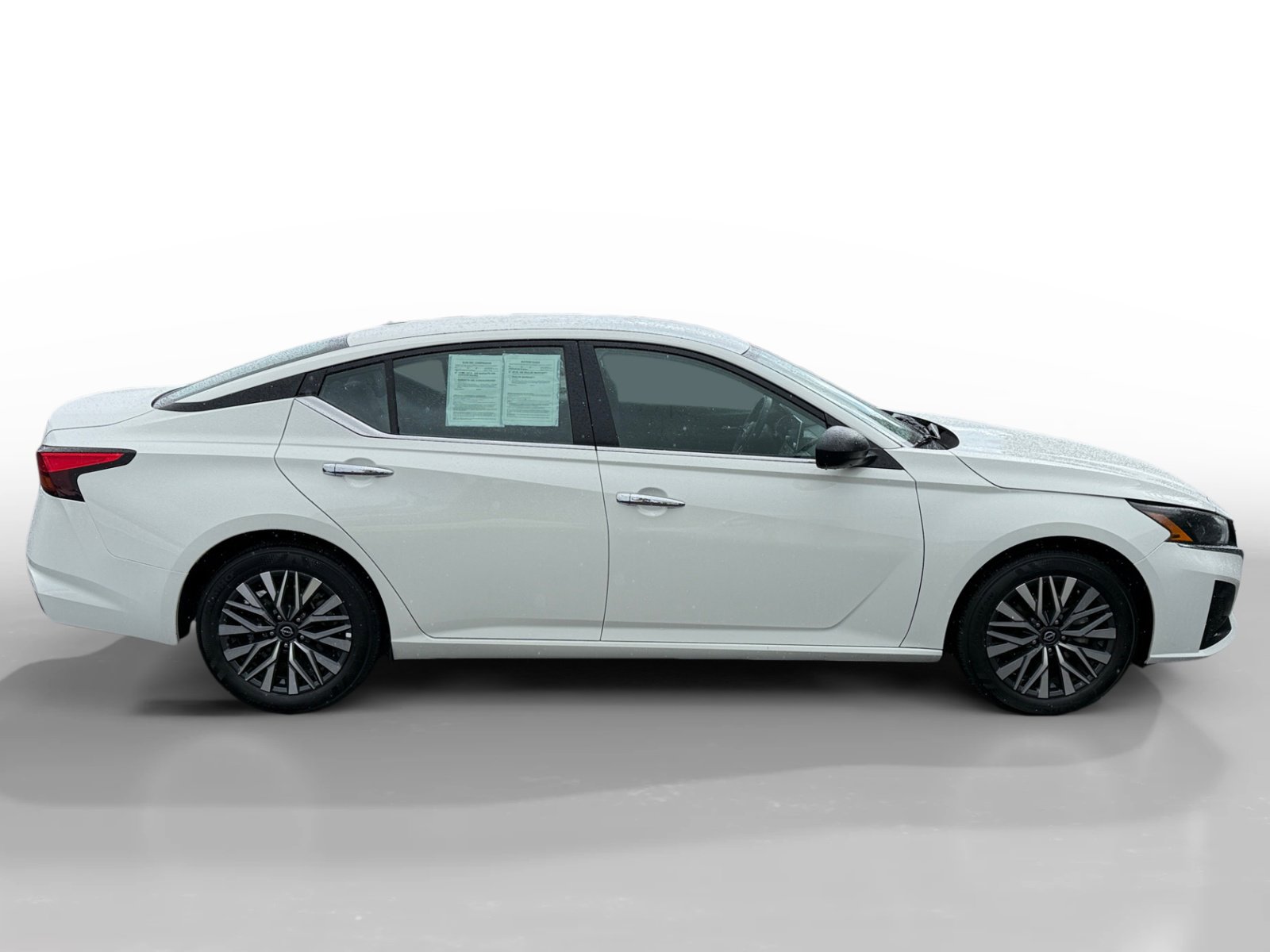 Used 2025 Nissan Altima 2.5 SV FWD image 6