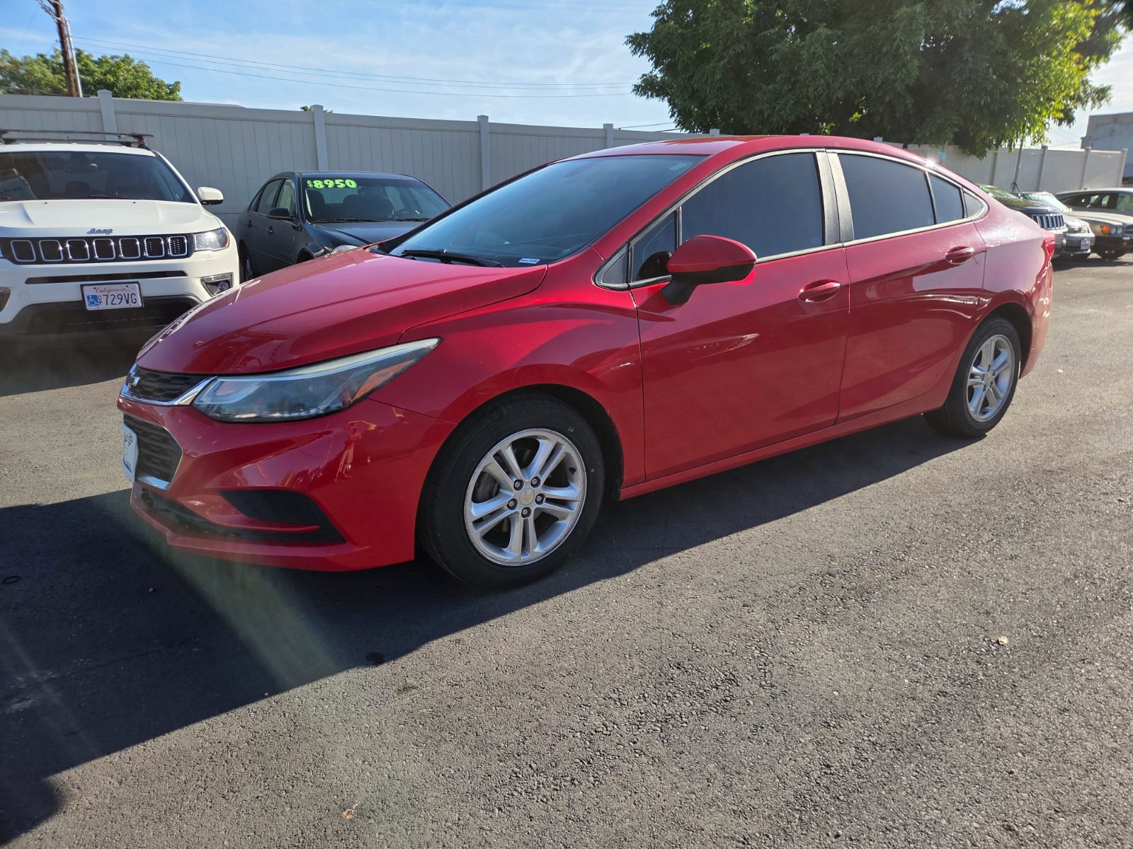 Used 2018 Chevrolet Cruze LT FWD image 1
