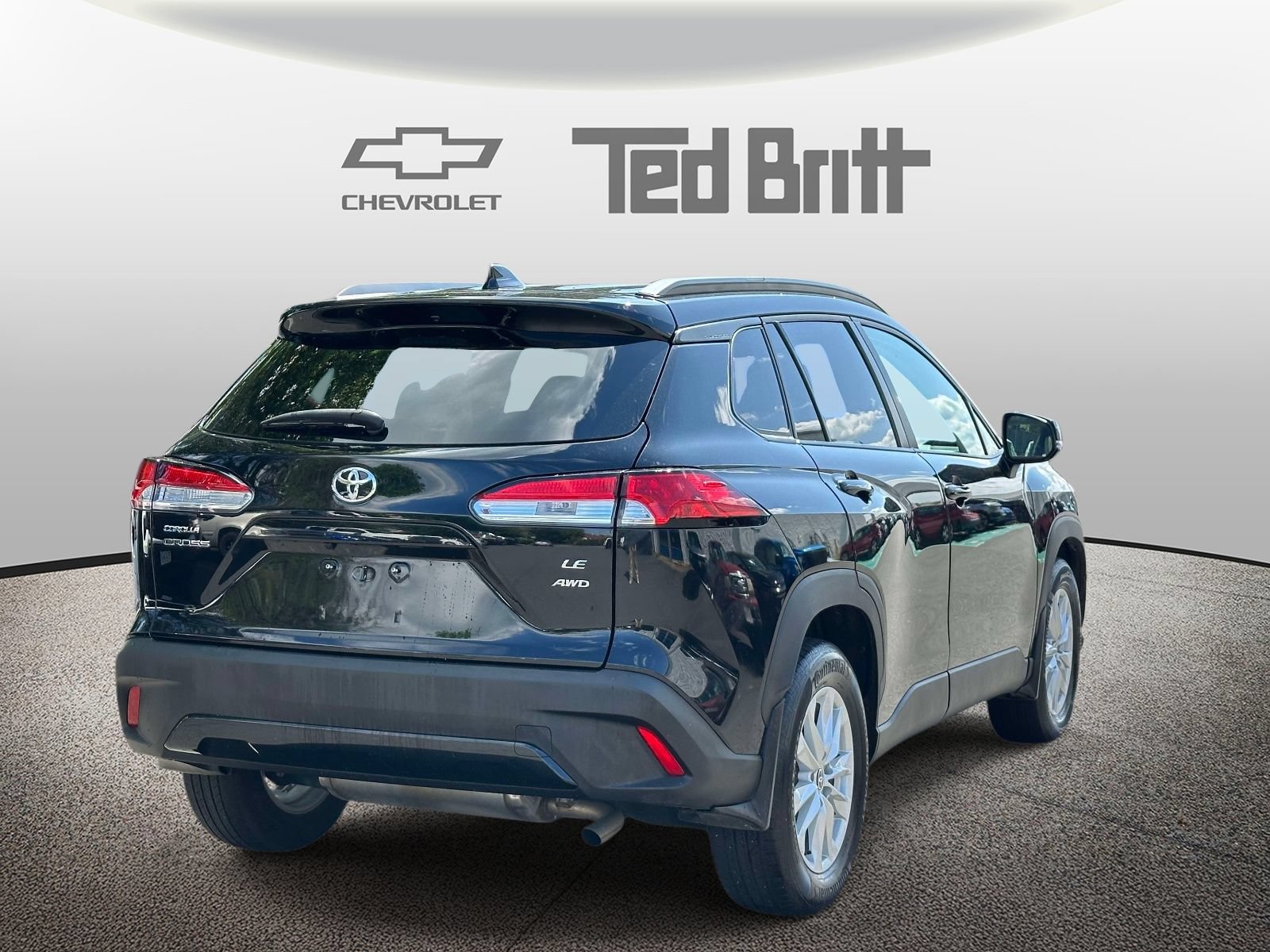 Used 2023 Toyota Corolla Cross LE w/ Moonroof Package AWD/4WD image 4