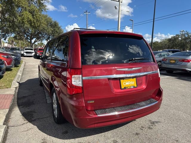 Used 2016 Chrysler Town & Country Touring image 5