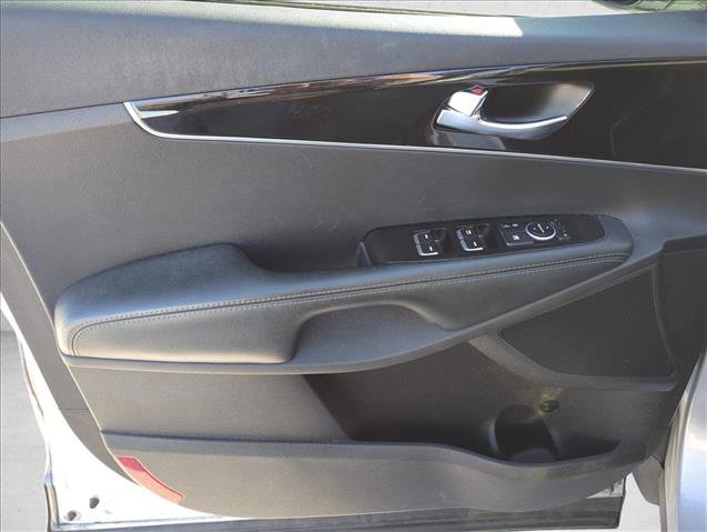 Used 2017 Kia Sorento LX w/ LX Convenience Package image 7