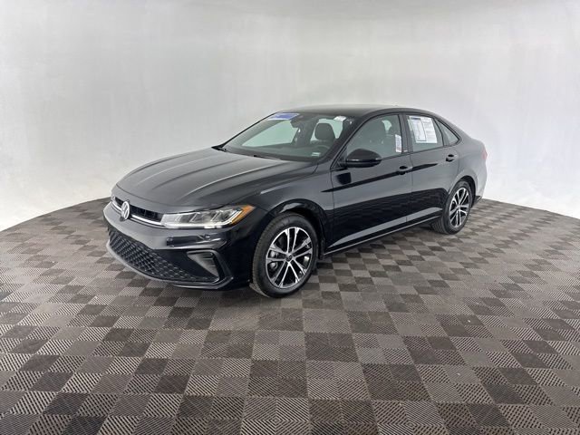 Used 2025 Volkswagen Jetta Sport image 4