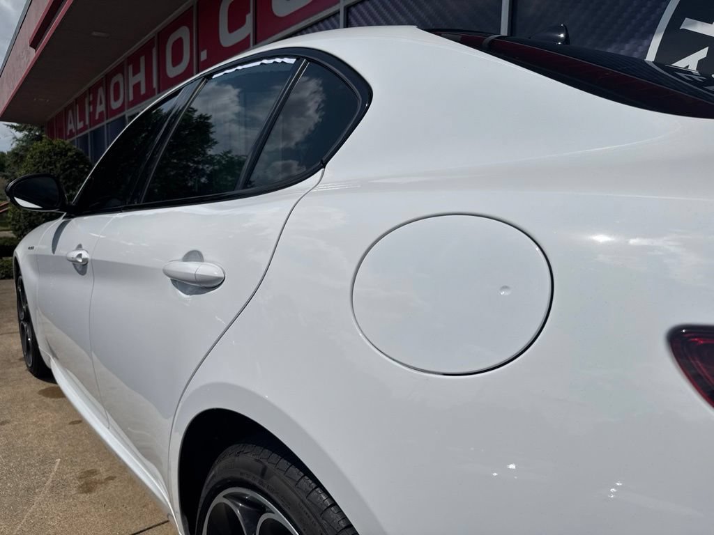 Used 2022 Alfa Romeo Giulia Veloce AWD/4WD image 13