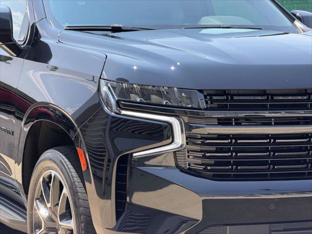 Used 2024 Chevrolet Suburban RST w/ Luxury Package AWD/4WD image 12