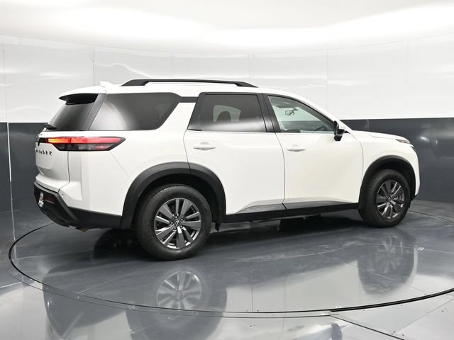 Used 2025 Nissan Pathfinder SV FWD image 4