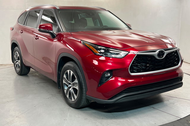 Used 2023 Toyota Highlander XLE AWD/4WD image 7