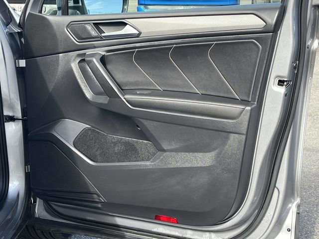 Used 2024 Volkswagen Tiguan SE image 27