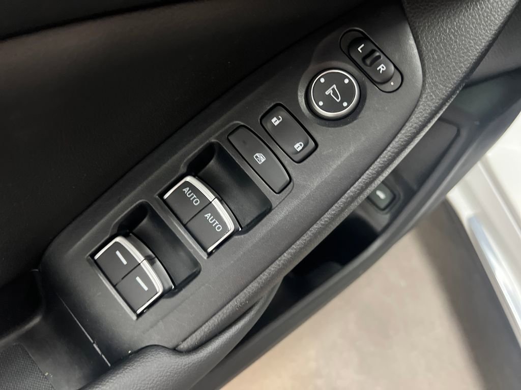 Used 2019 Honda Accord Touring image 11
