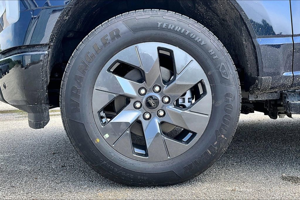 New 2025 Ford F150 Lightning Flash AWD/4WD image 10