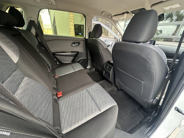 Used 2023 Nissan Rogue SV FWD image 16