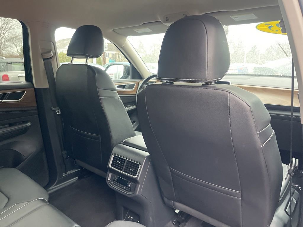 Used 2025 Volkswagen Atlas SE image 23