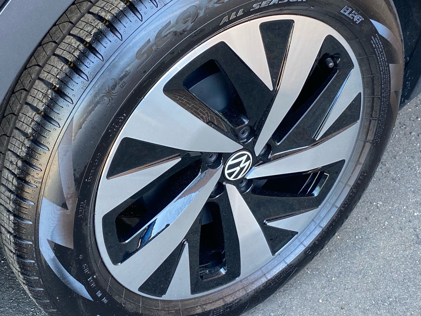 New 2026 Volkswagen ID.4 Pro RWD image 13