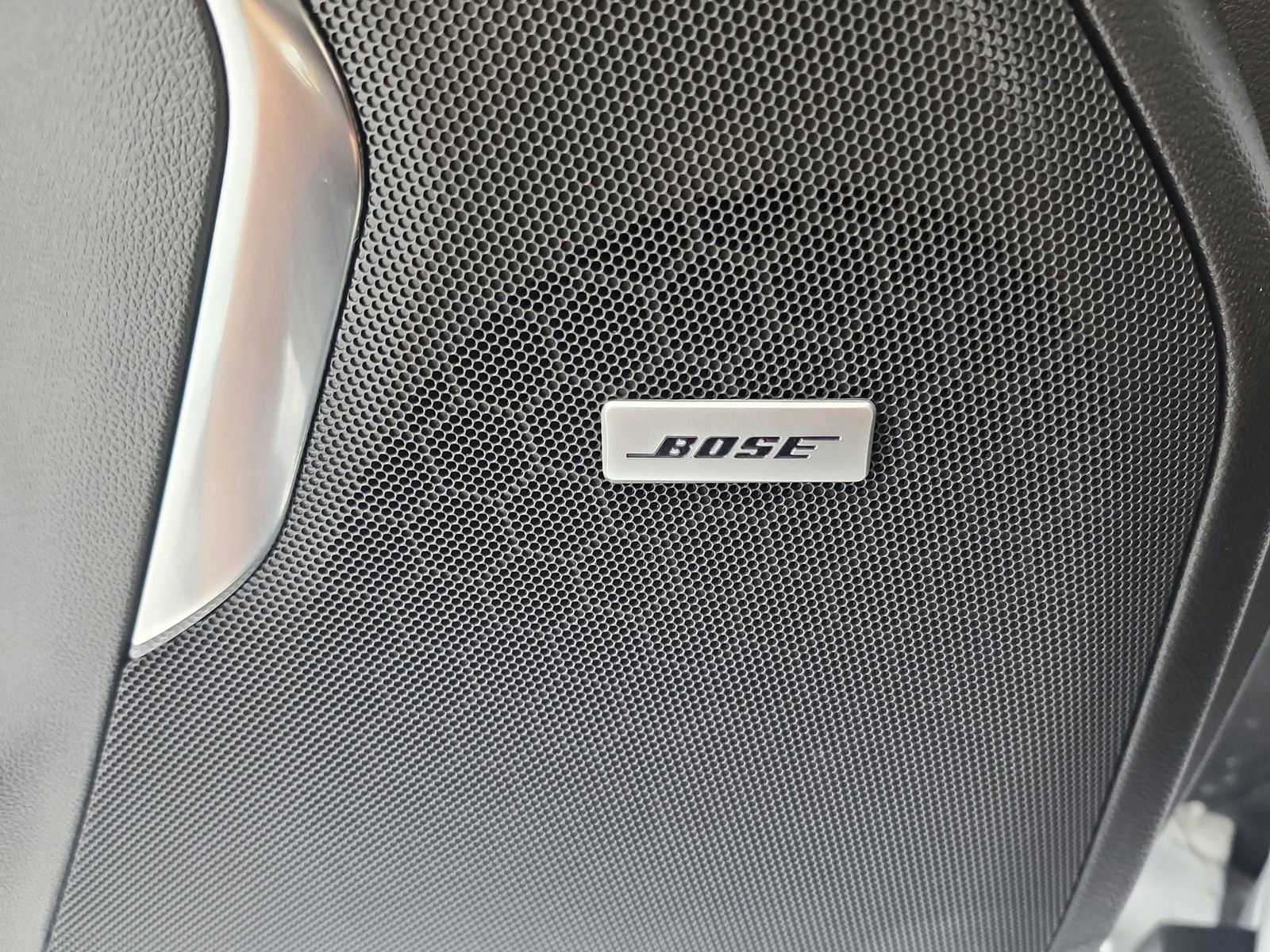 Used 2024 GMC Yukon XL SLT image 38