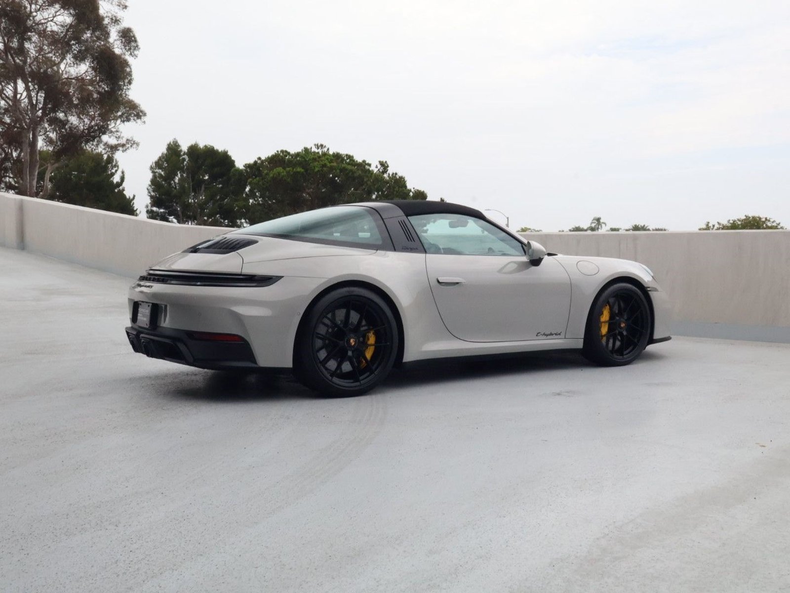 Certified 2025 Porsche 911 Targa 4 GTS AWD/4WD image 9