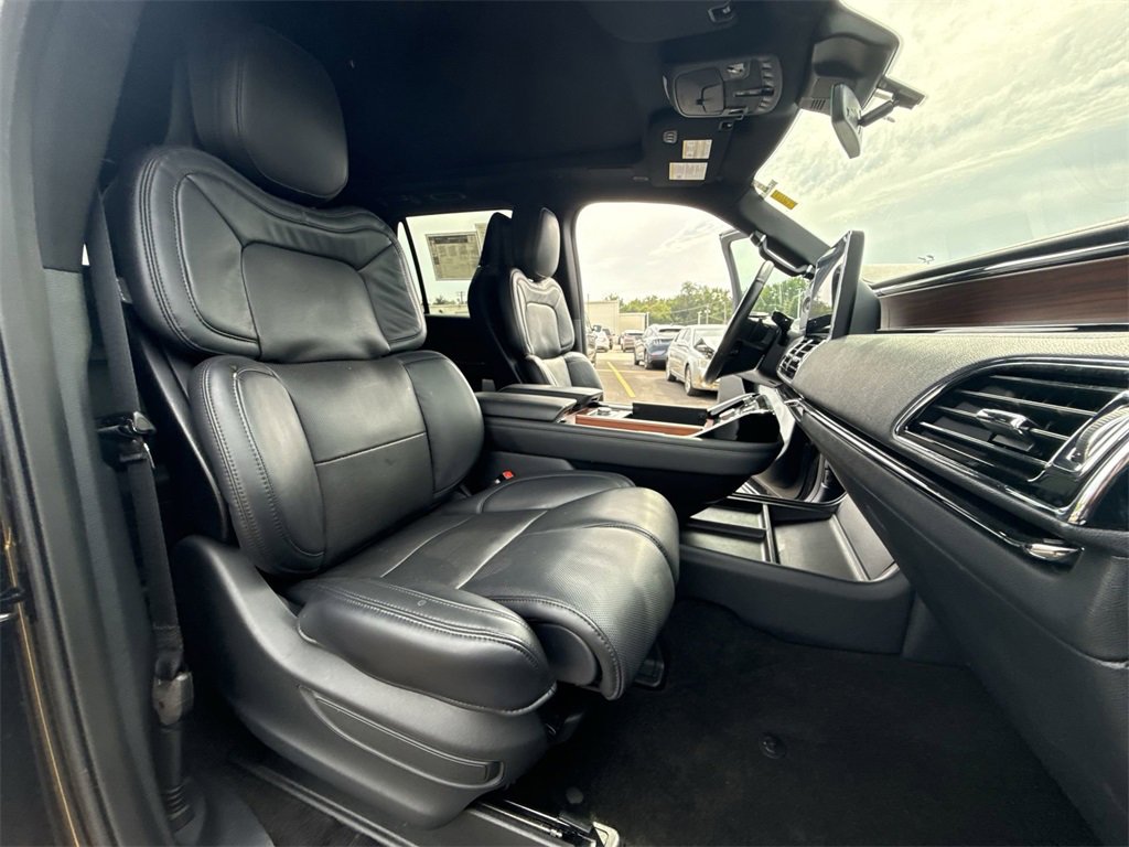 Used 2024 Lincoln Navigator Reserve image 27