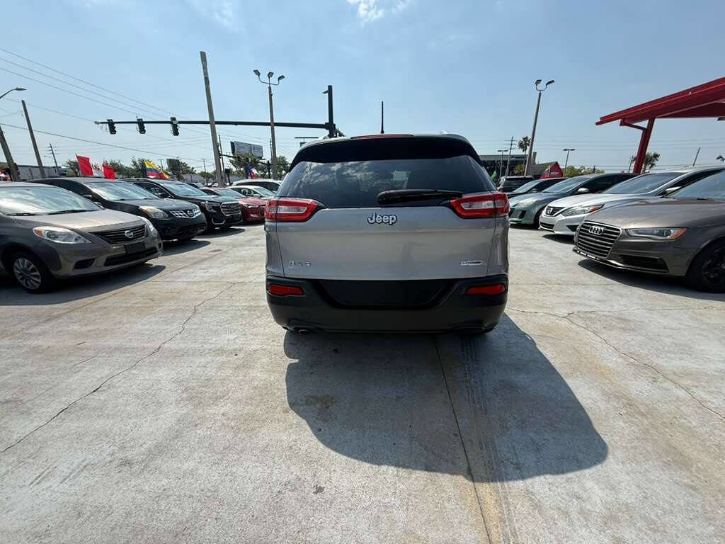 Used 2014 Jeep Cherokee Latitude w/ Cold Weather Group image 5