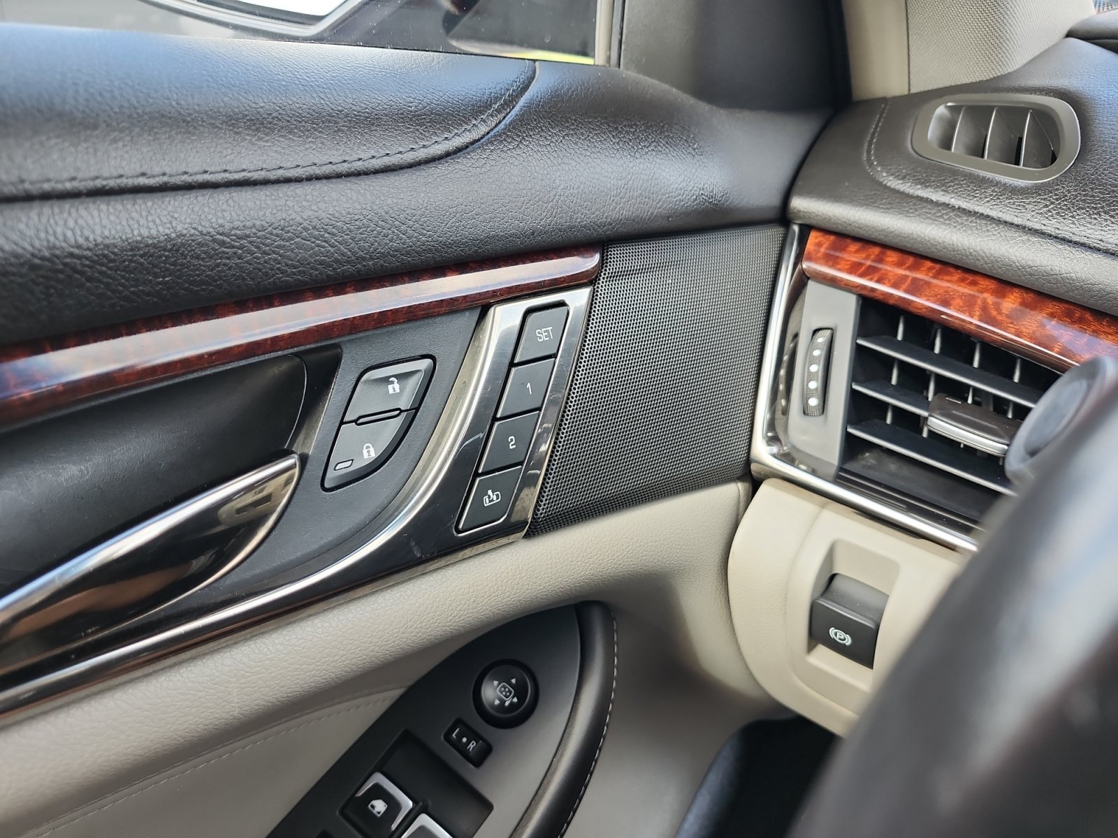 Used 2015 Cadillac CTS Luxury AWD/4WD image 25