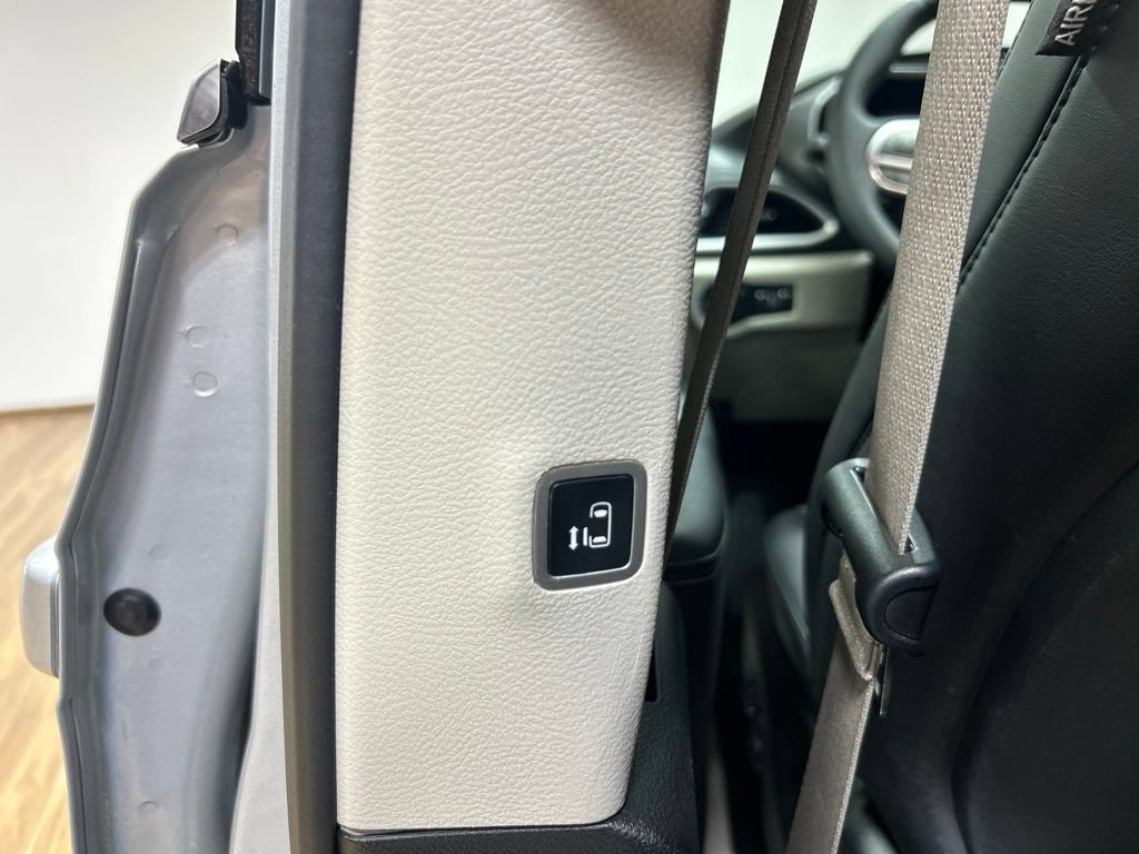 Certified 2023 Chrysler Pacifica Touring-L FWD image 24