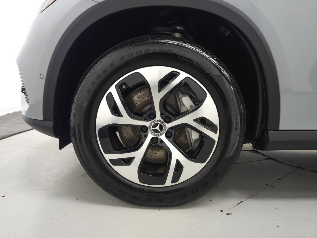 Used 2026 Mercedes-Benz GLC 350e 4MATIC w/ Driver Assistance Package image 36