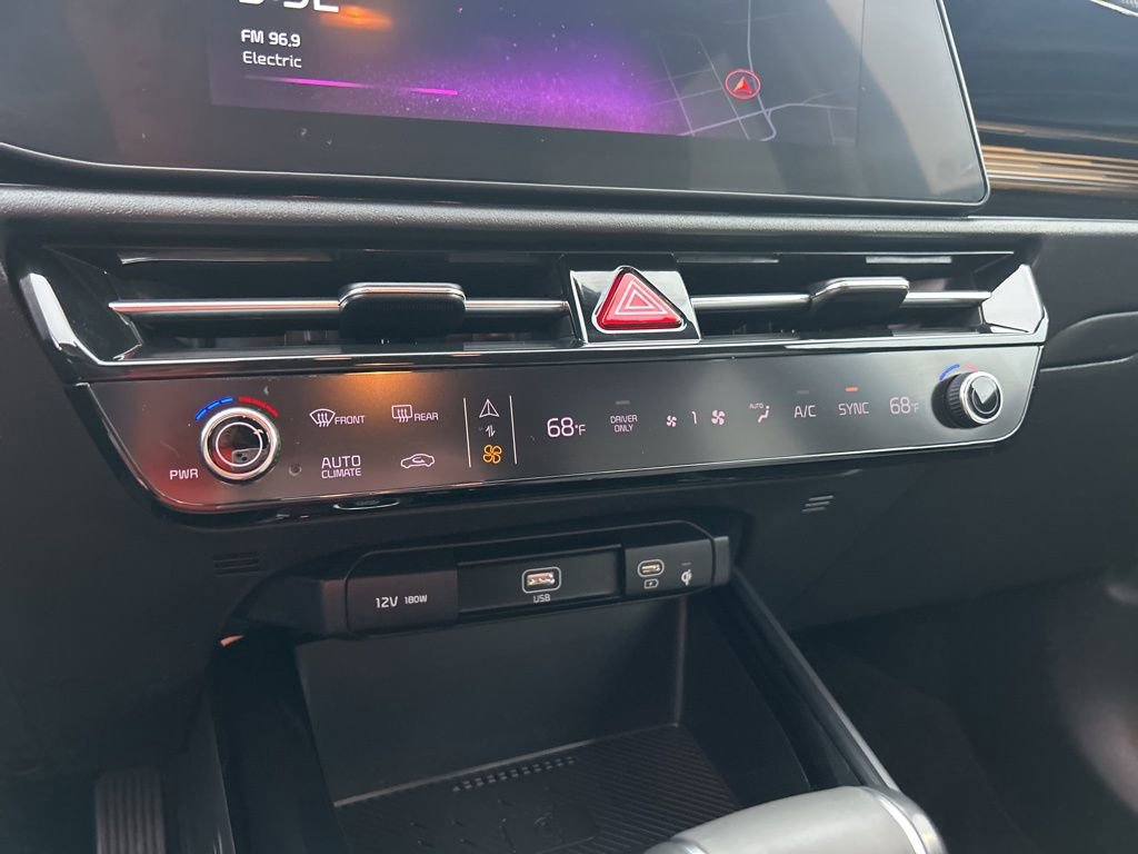 Used 2023 Kia Niro EX image 22