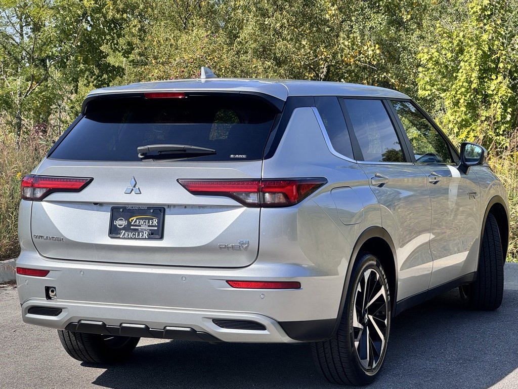Used 2023 Mitsubishi Outlander 4WD image 6