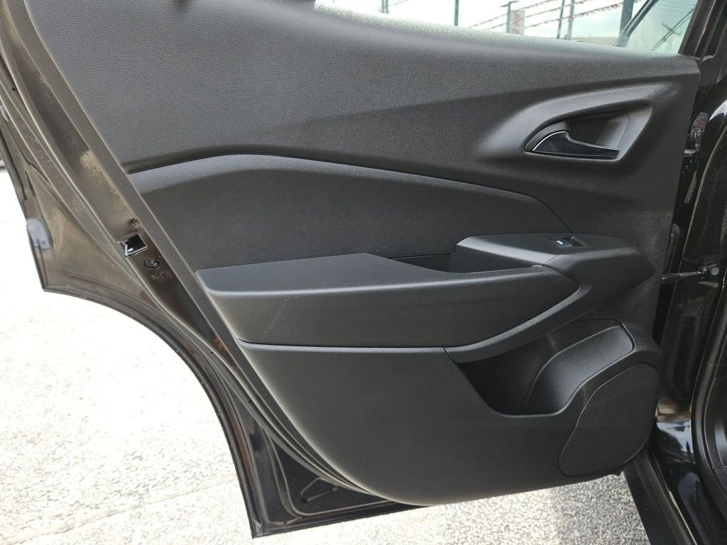 Used 2025 Chevrolet Trax LT w/ LT Convenience Package FWD image 18