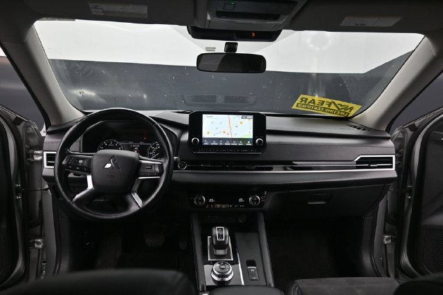 Used 2024 Mitsubishi Outlander SE FWD image 39
