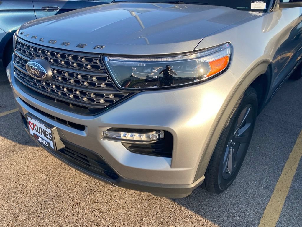 Used 2023 Ford Explorer XLT w/ Equipment Group 202A AWD/4WD image 18