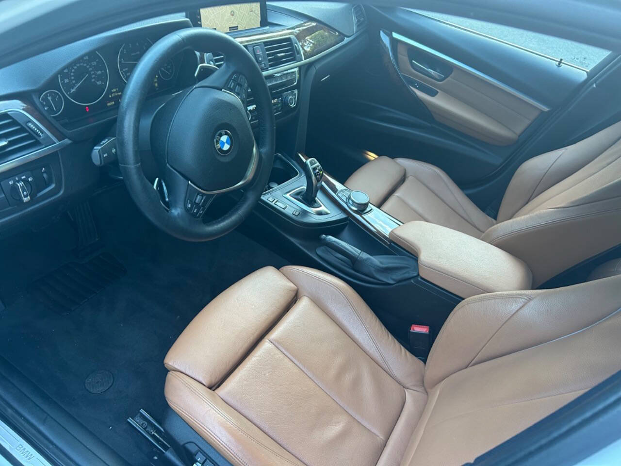 Used 2018 BMW 330i xDrive Sedan w/ Premium Package AWD/4WD image 5