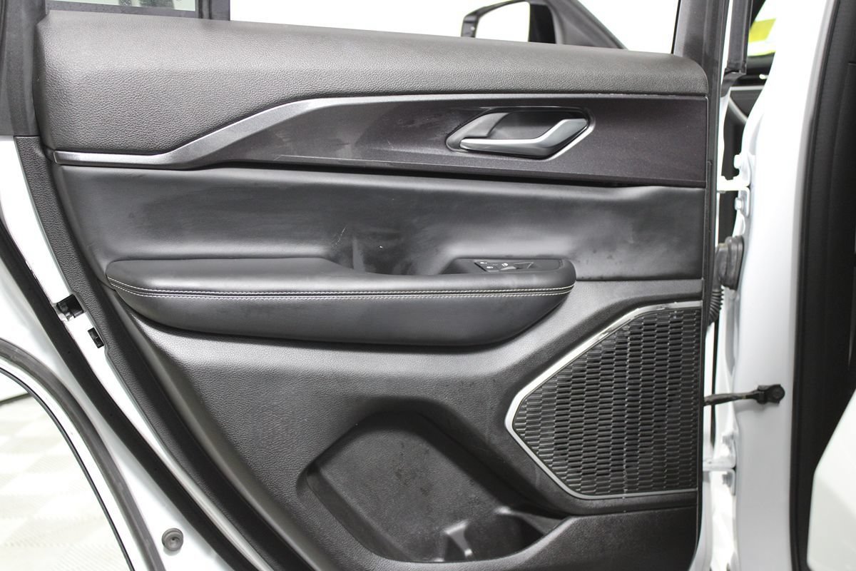 Used 2022 Jeep Grand Cherokee Altitude RWD image 39
