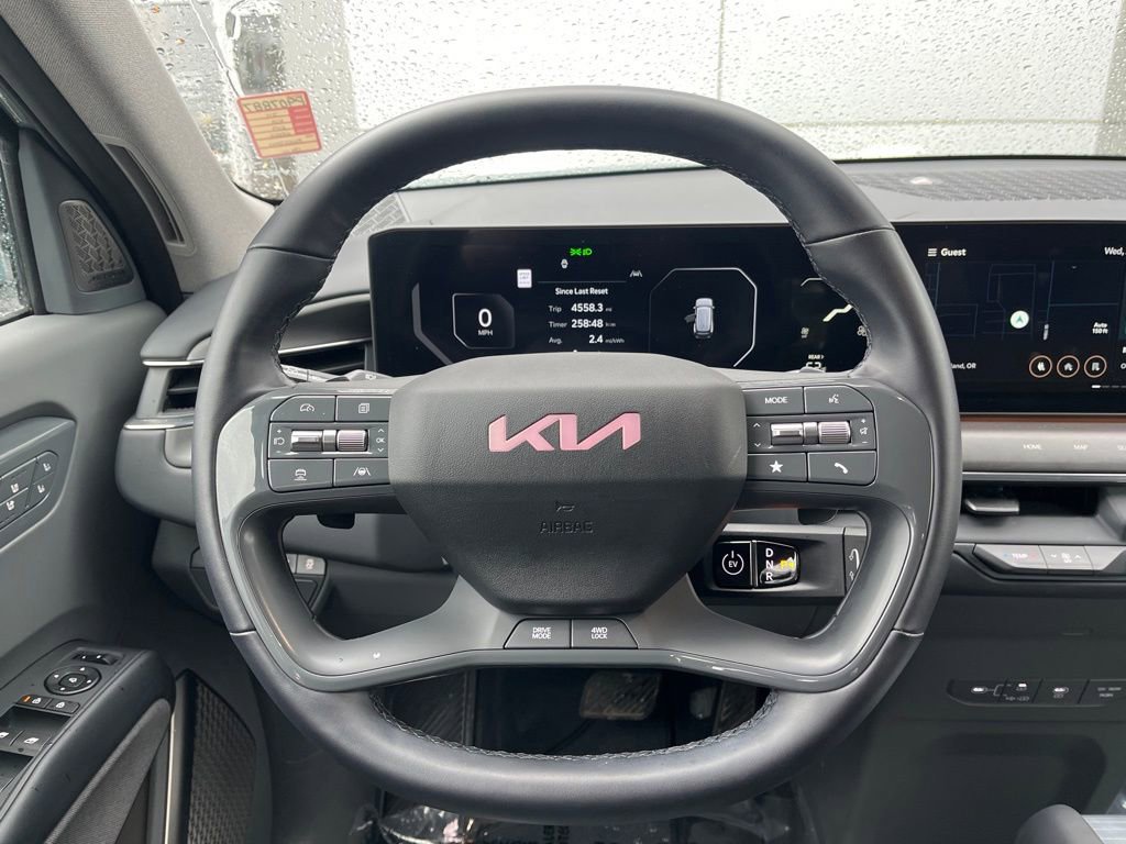 Used 2024 Kia EV9 Land image 16
