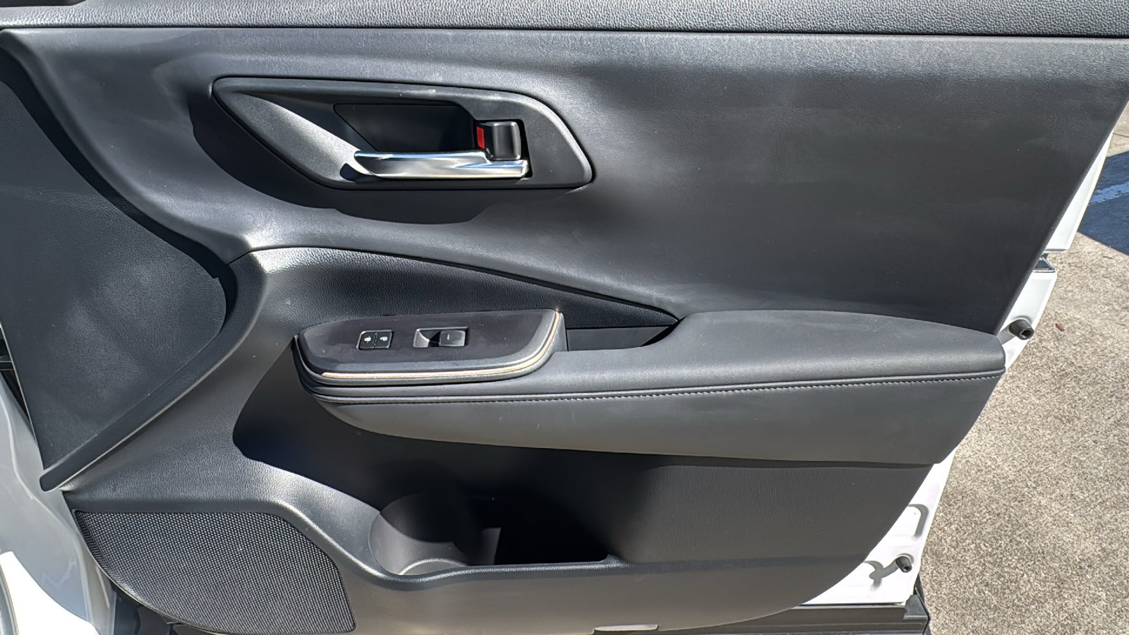 Used 2023 Toyota Crown Limited image 29