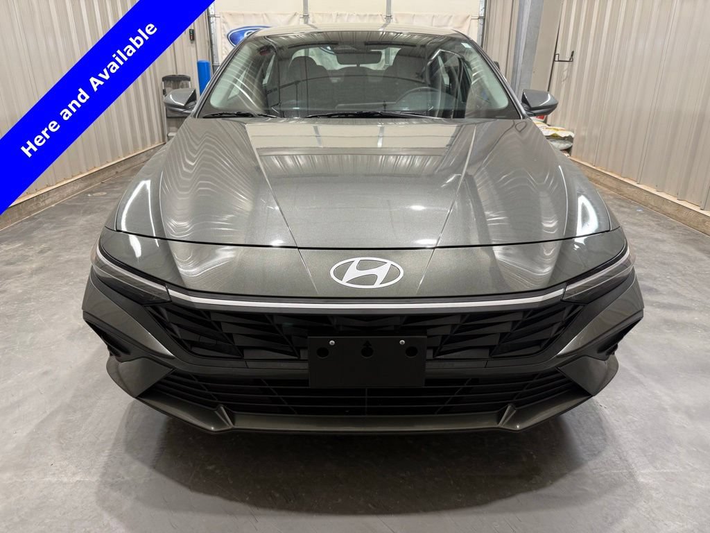 Used 2024 Hyundai Elantra SEL FWD image 2