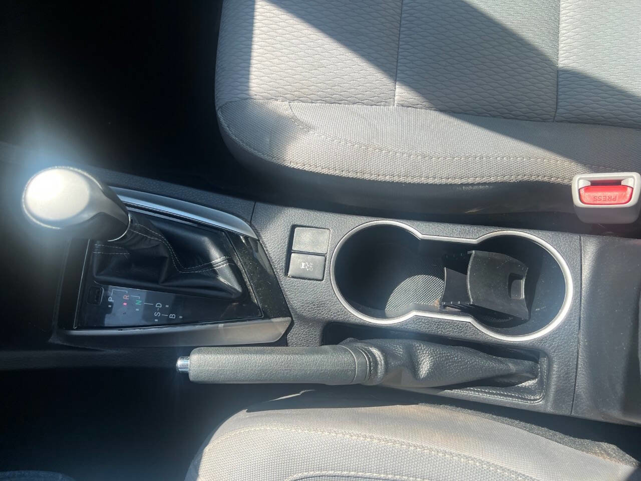 Used 2015 Toyota Corolla LE FWD image 12