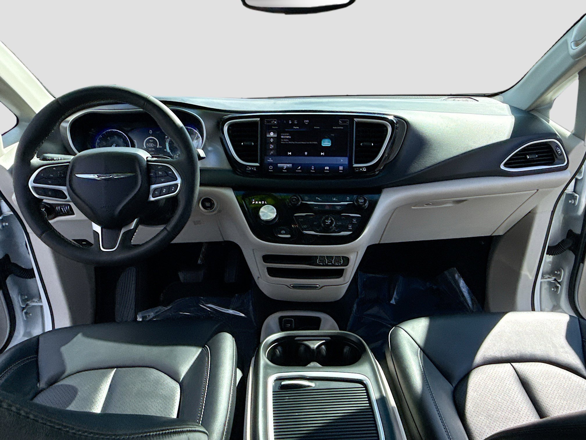 Used 2024 Chrysler Pacifica Touring-L FWD image 3