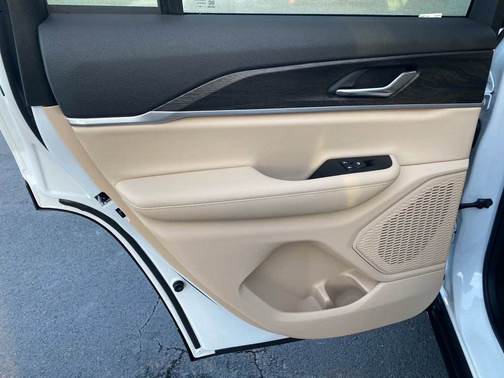 New 2025 Jeep Grand Cherokee Limited image 36