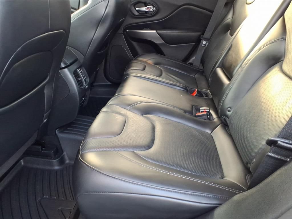 Used 2019 Jeep Cherokee Limited image 16