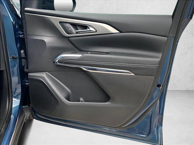 Used 2026 Chevrolet Traverse LT FWD image 18