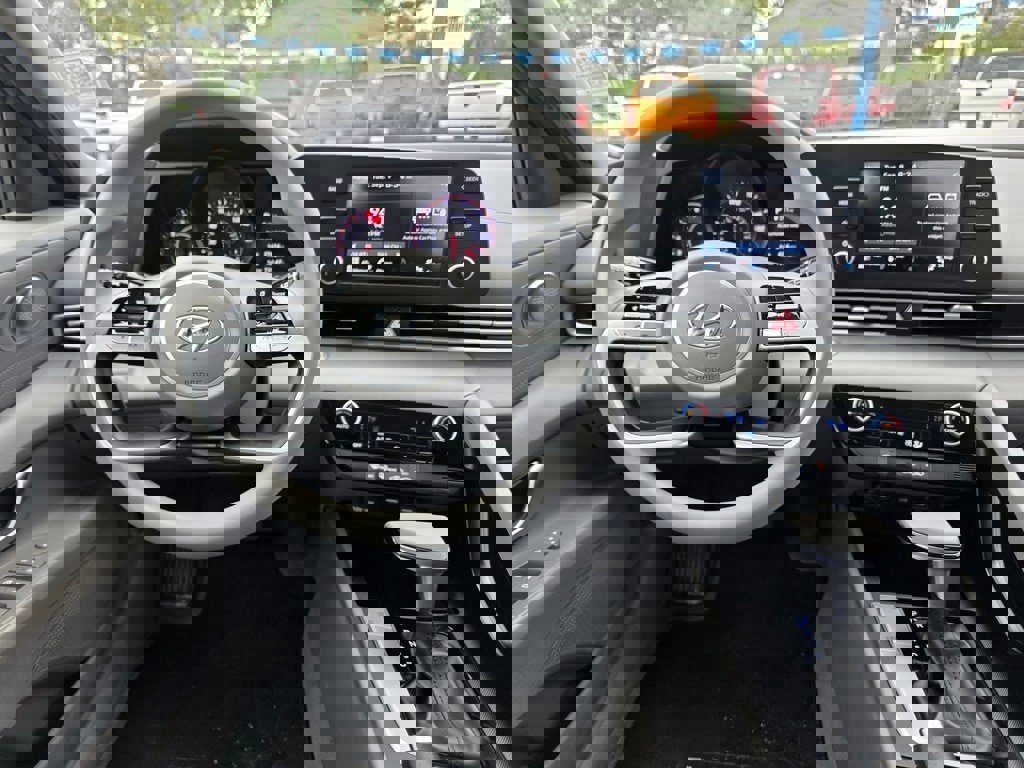 Used 2023 Hyundai Elantra SEL w/ Cargo Package image 8