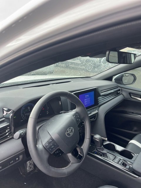 Used 2025 Toyota Camry SE image 13