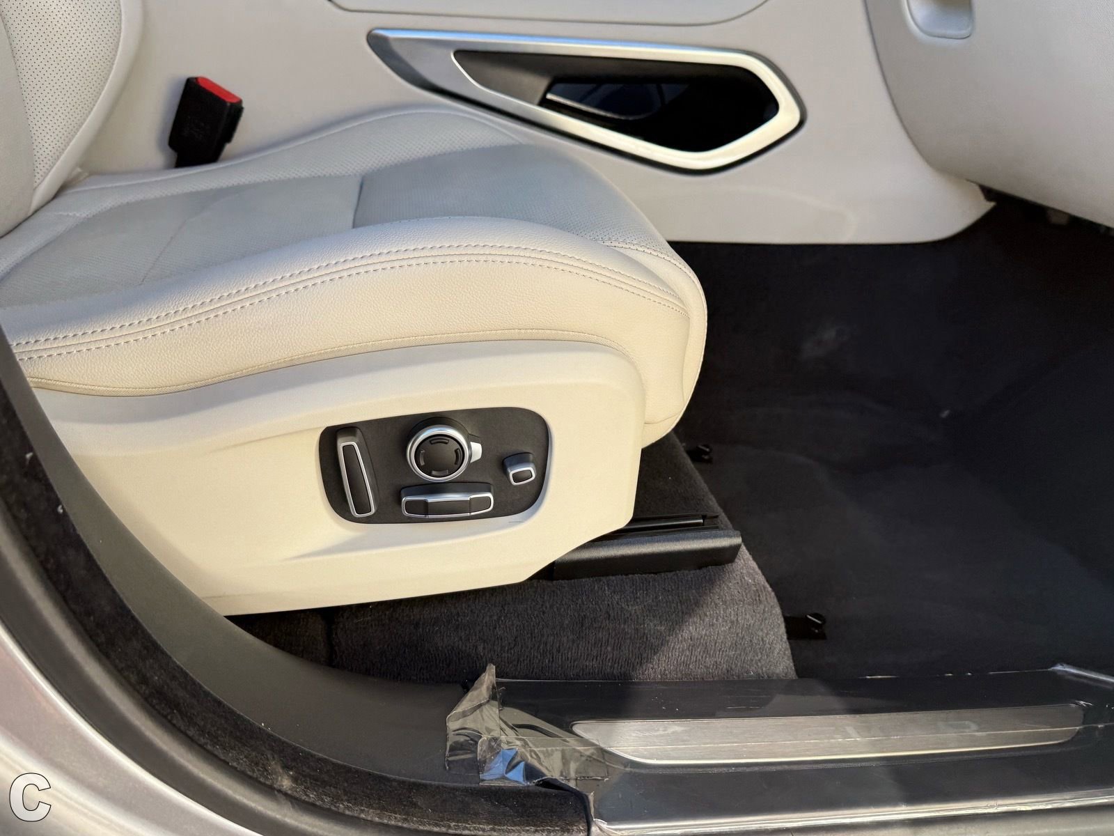 Used 2022 Jaguar F-PACE S image 11