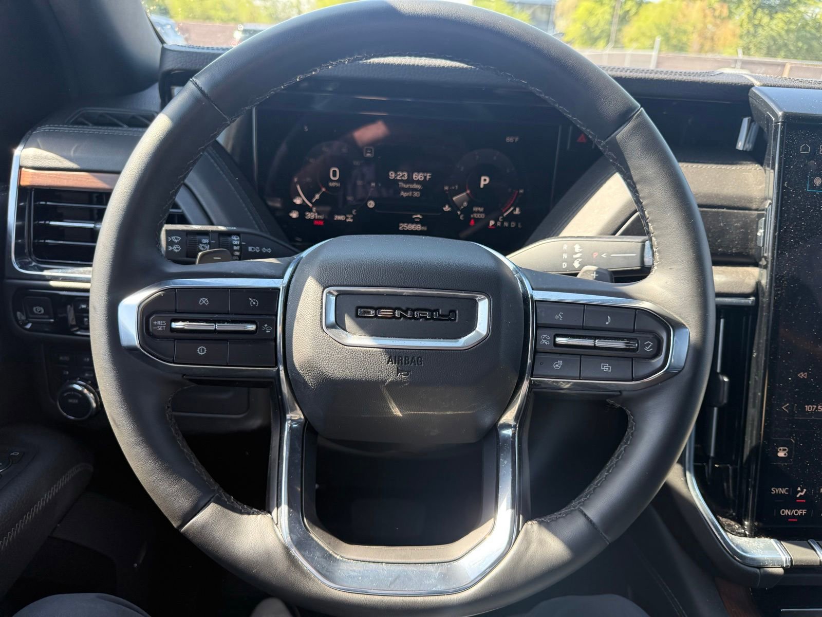 Used 2025 GMC Yukon XL Denali AWD/4WD image 18