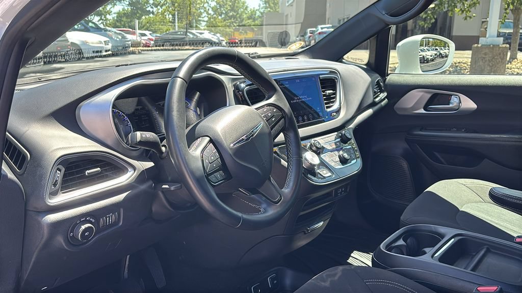 Used 2018 Chrysler Pacifica Touring Plus FWD image 25